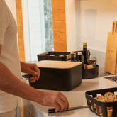 Porta Pão Lume Preto com Tampa de Bambu 9,5L